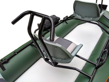 Charger l&#39;image dans la visionneuse de la galerie, STALKER Mad Boats® CHUBUT River Raft ™ - Bateau de pêche léger gonflable à trois sièges à emporter avec deux plaques de moteur hors-bord

