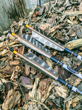 Cargue la imagen en el visor de la galería, &lt;transcy&gt;STALKER Archery® Traditional Carbon Arrows 300 Spine 11.6 GPI&lt;/transcy&gt;
